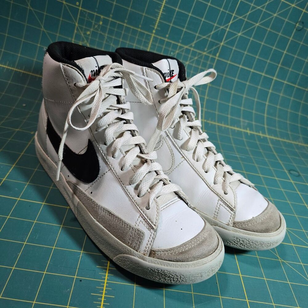 Nike Blazer Mid '77 Vintage White Black Green Youth 6.5Y / Women's 7 Athletic